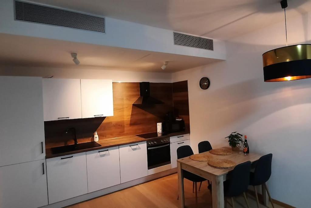 Appartamento Sky-Park Flat&Parking Bratislava Esterno foto